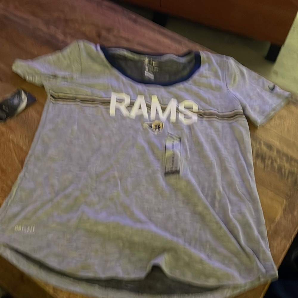 Nike dri-for women’s medium Los Angeles Rams shirt brand new